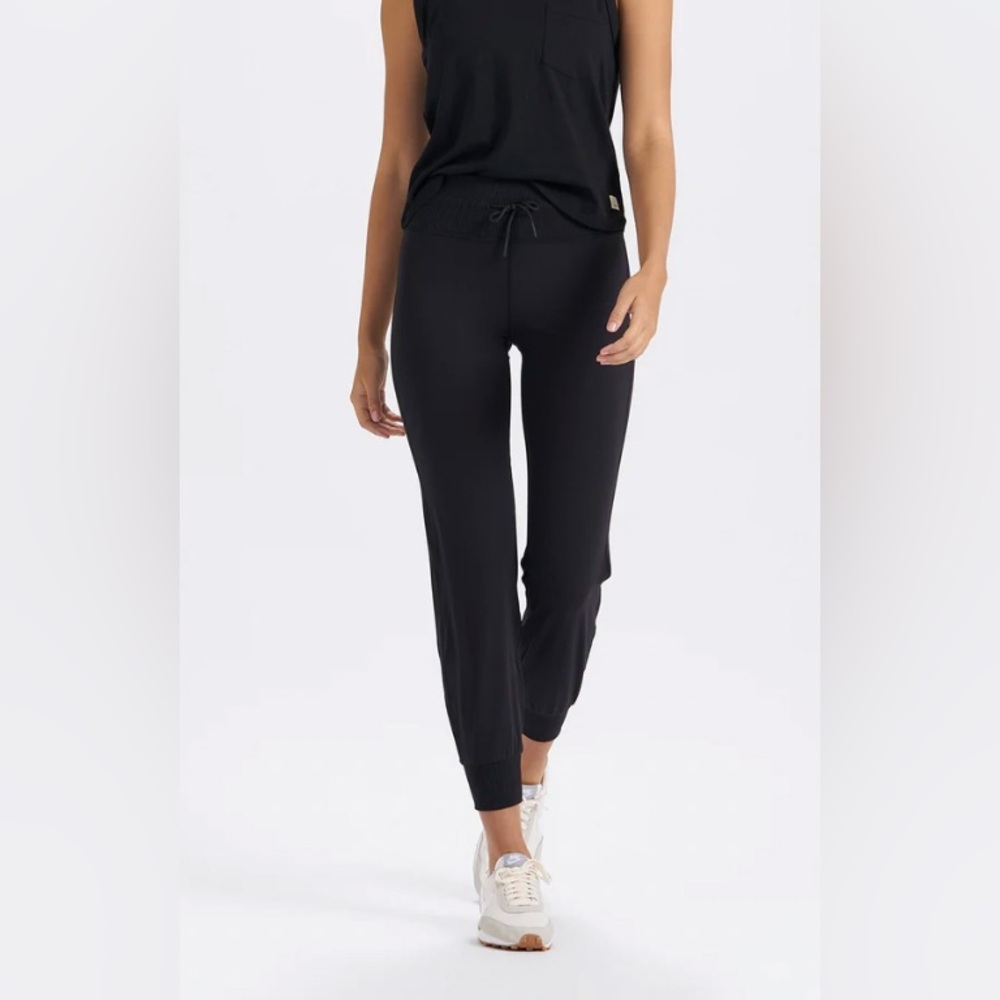 Vuori Daily Jogger